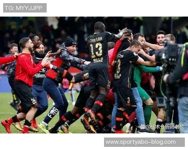 埃因霍温在欧冠赛季中禁区外进球领跑那不勒斯遭遇单场三球重创